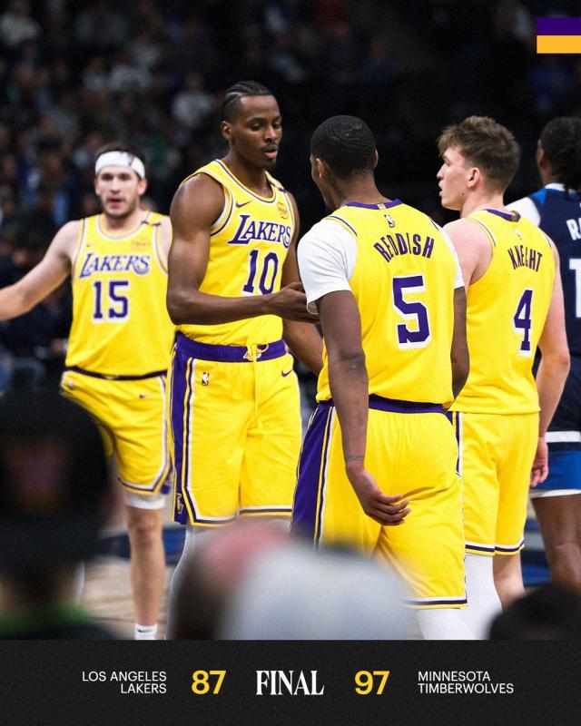 V体育-近11战8负 詹姆斯继续离队！湖人该补强还是解体？