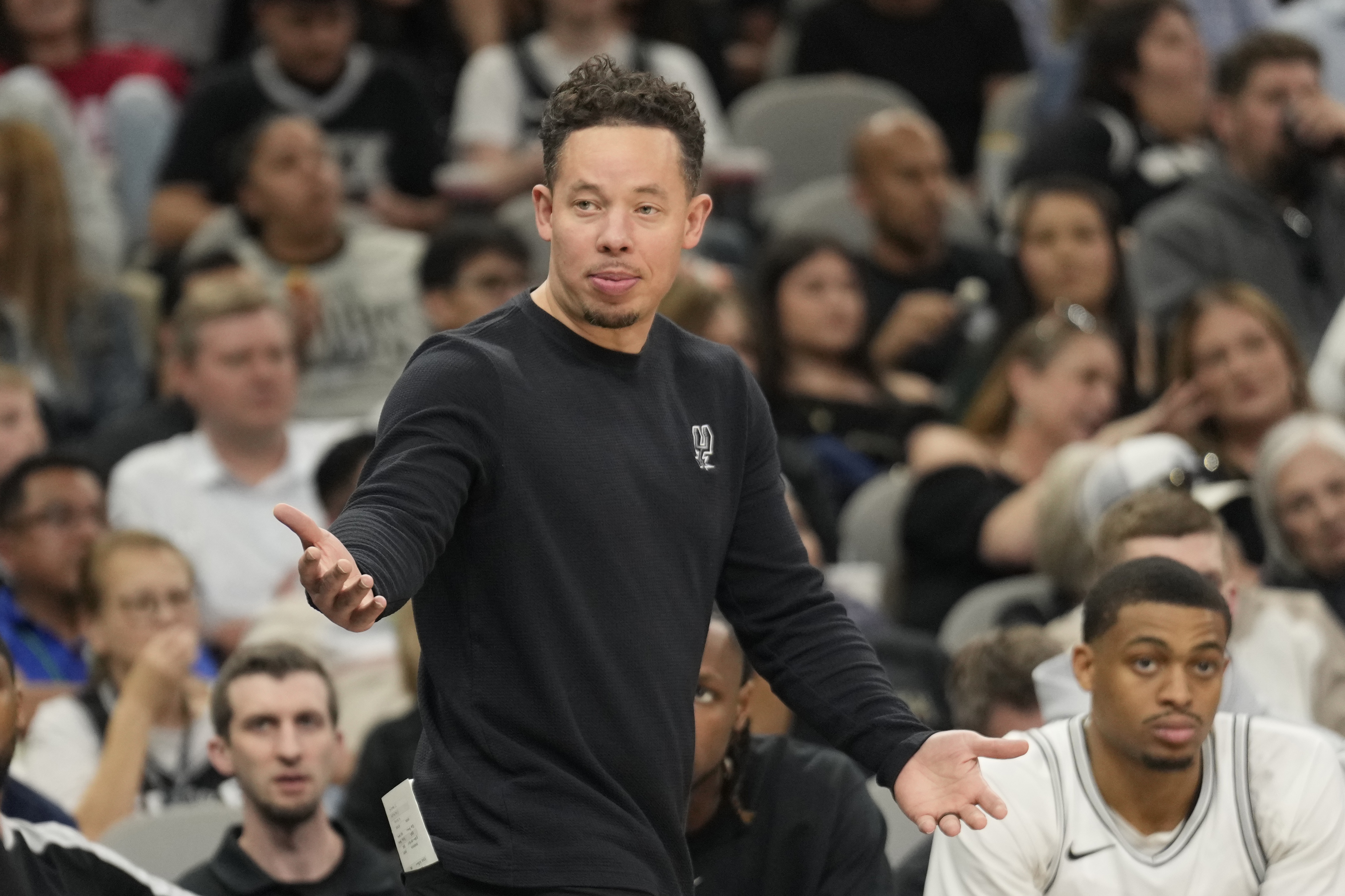 V体育官网-米奇谈失利：不满意球队的身体对抗强度 这方面我们要提升