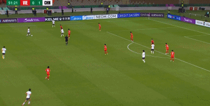 V体育-懂球帝在现场｜向余望：看到大家接机很开心，用表现让球迷开心很自豪